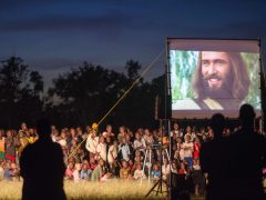 ‘jesusfilm-viewing-grasslands-2048×1463